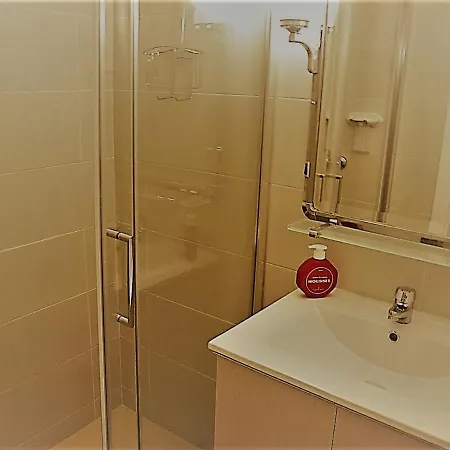 Junto Estacion Tren *